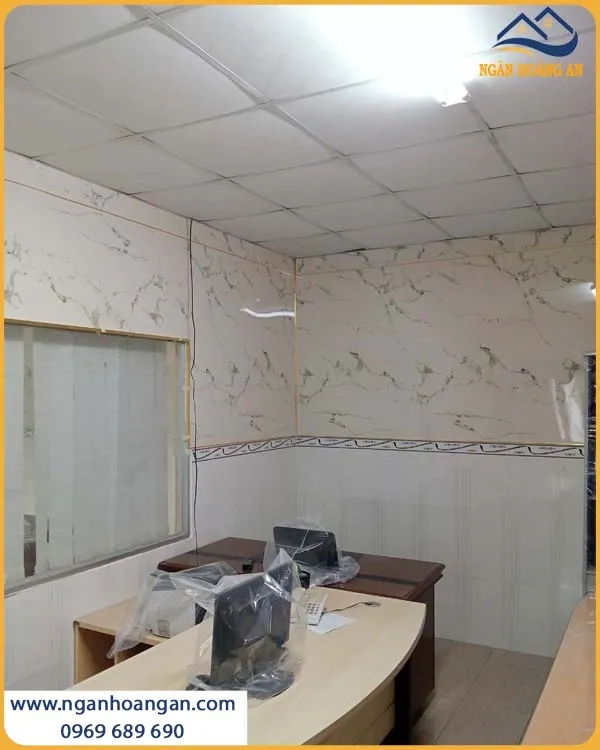 Tấm Nhựa PVC Kosmos Được Lắp Đặt Thời Thượng Cho Văn Phòng